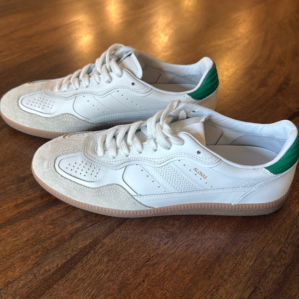 Alohas Sneakers